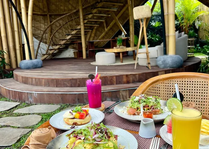 فيلة Astha Bamboo House *